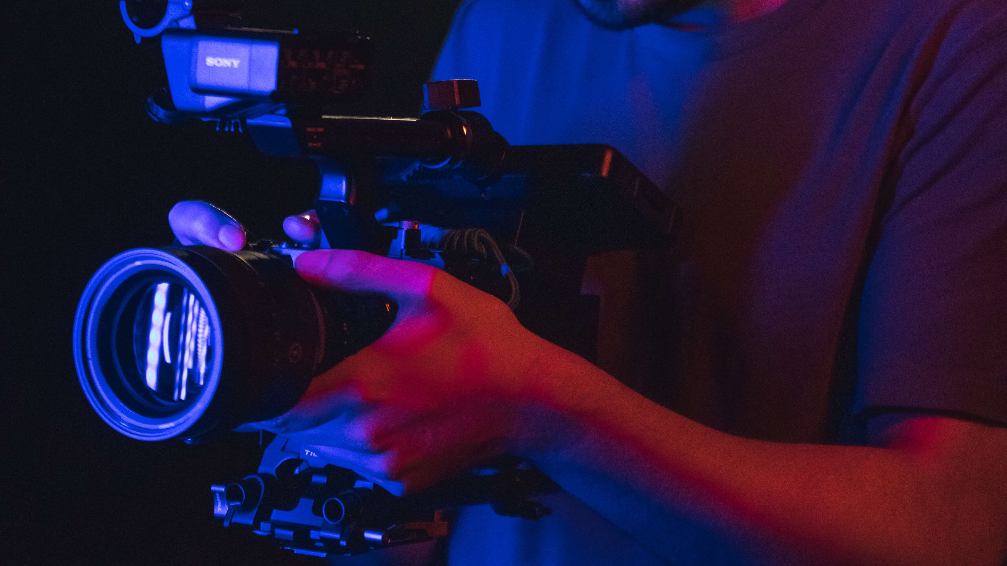 How to De-Squeeze 1.33x Anamorphic Footage | Moment