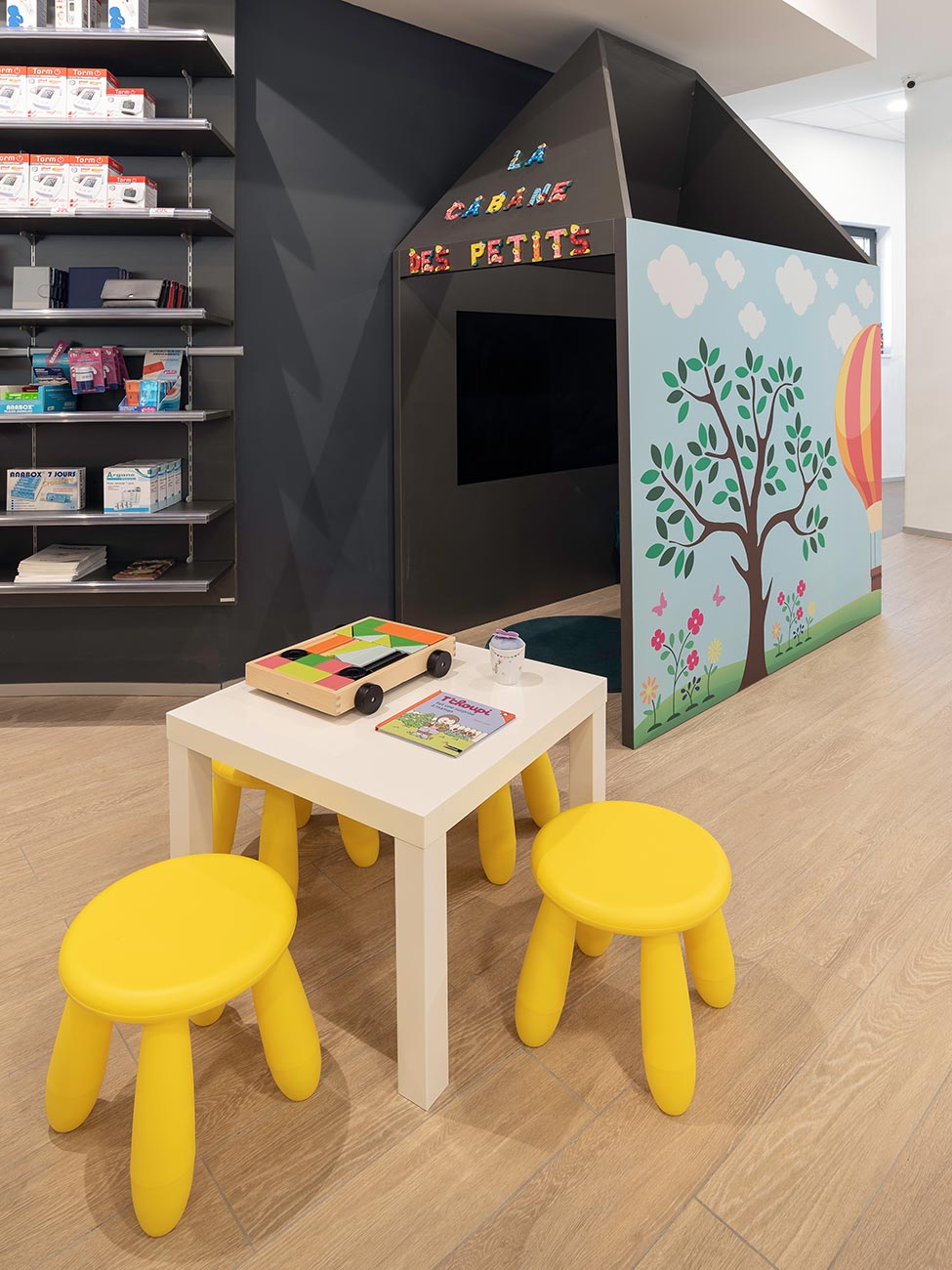 Design-Résimercial-pharmacie-du-pole-sante-medd-agencement