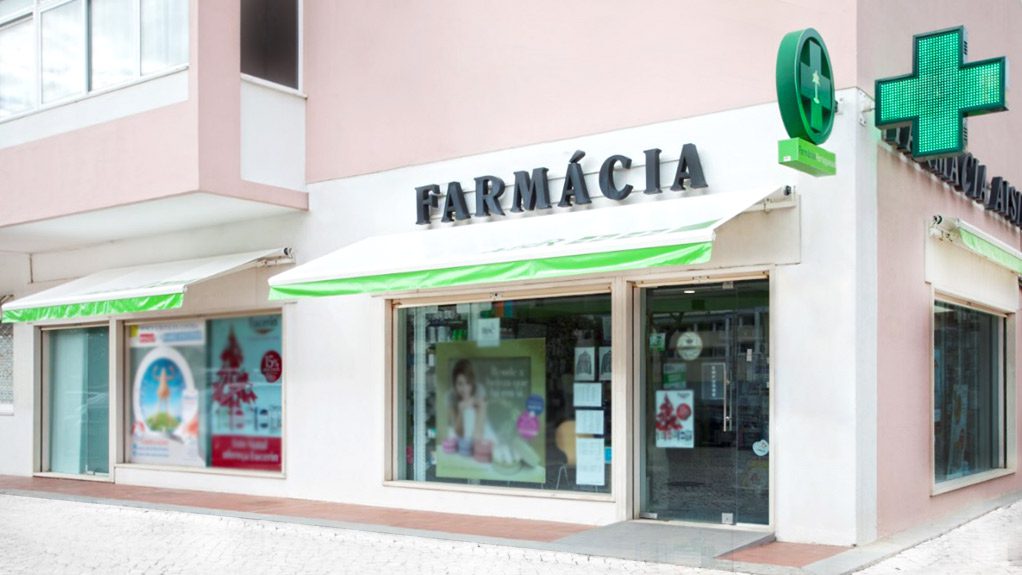 ¿Cómo remodelar una pequeña farmacia?