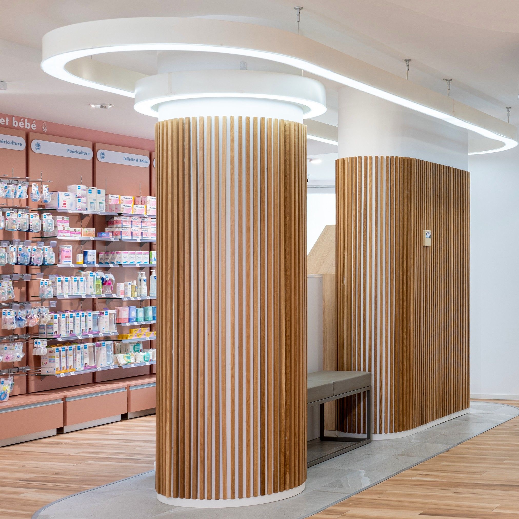 Pharmacie de l'Ornain, mobiliario comercial, design de interiores, remodelacao de farmacia frança.