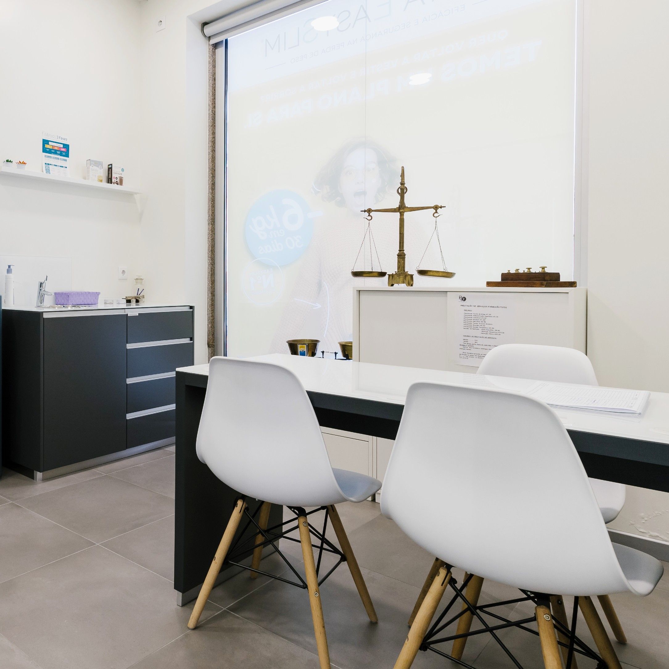 salle-de-consultation-pharmaceutique-medd-agencement-5