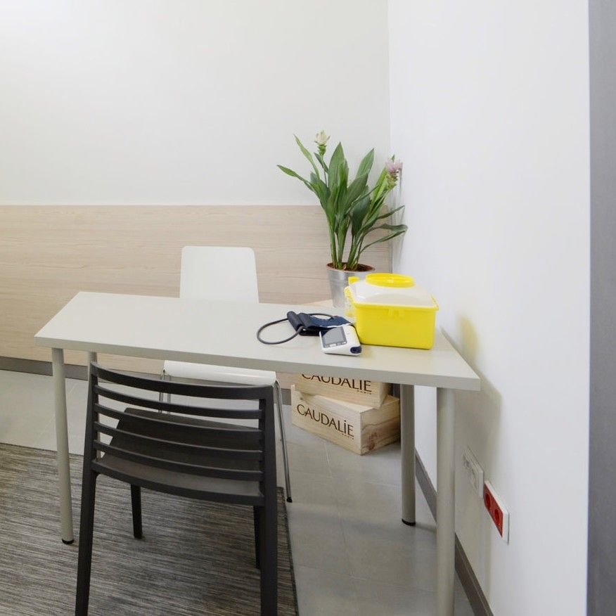salle-de-consultation-pharmaceutique-medd-agencement-7