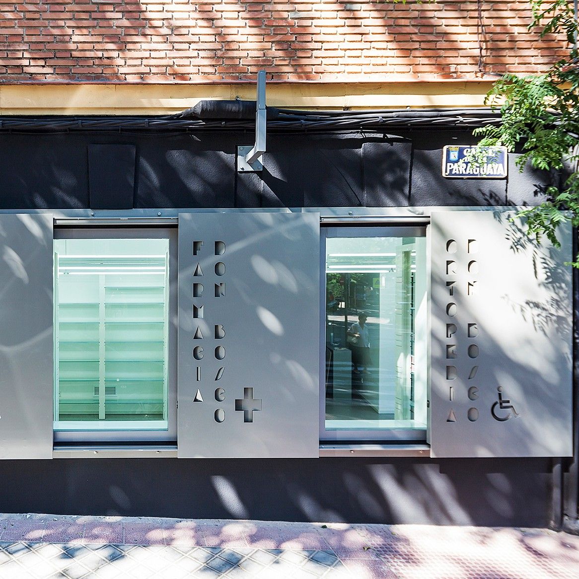 fachada_Farmácia_Calle Ronda Don Bosco_Madrid_BLOG_MENTION_MEDD_2022_2