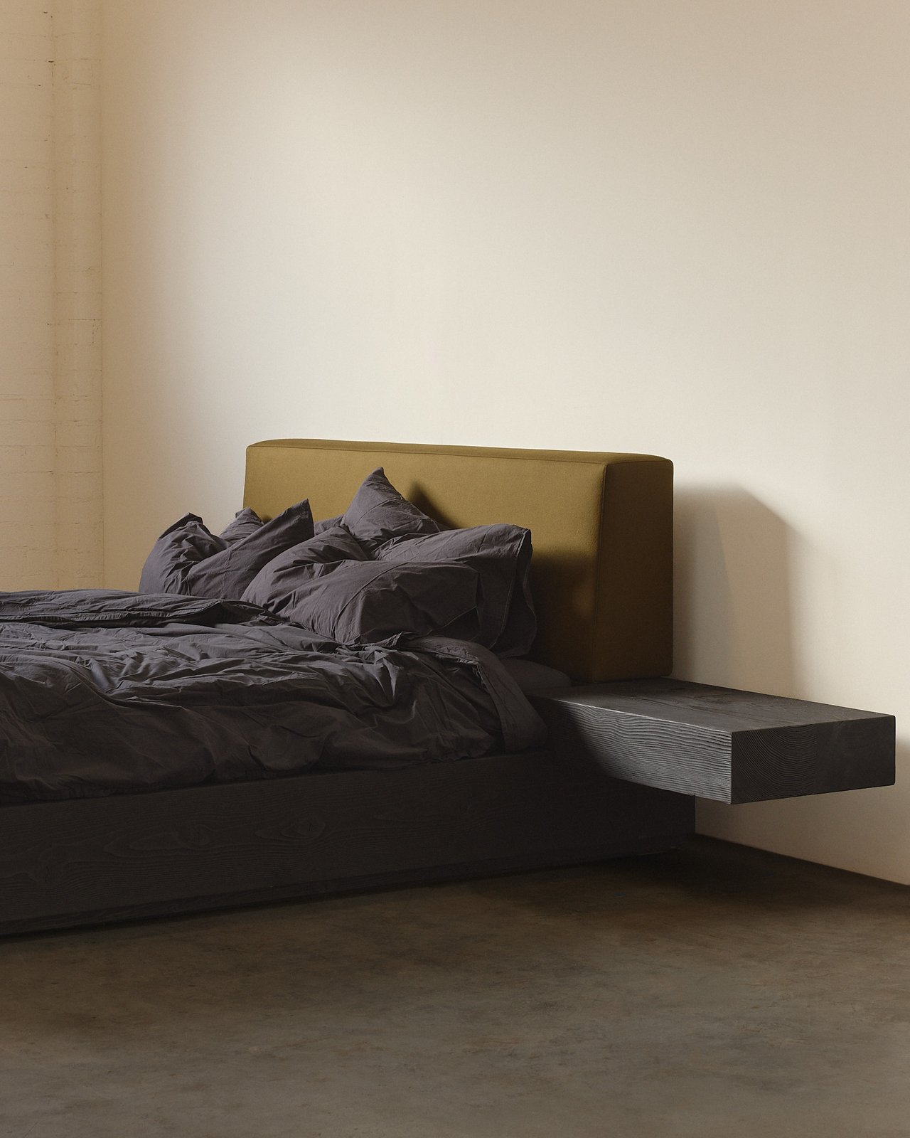 Beam bed in Ebonized Douglas Fir