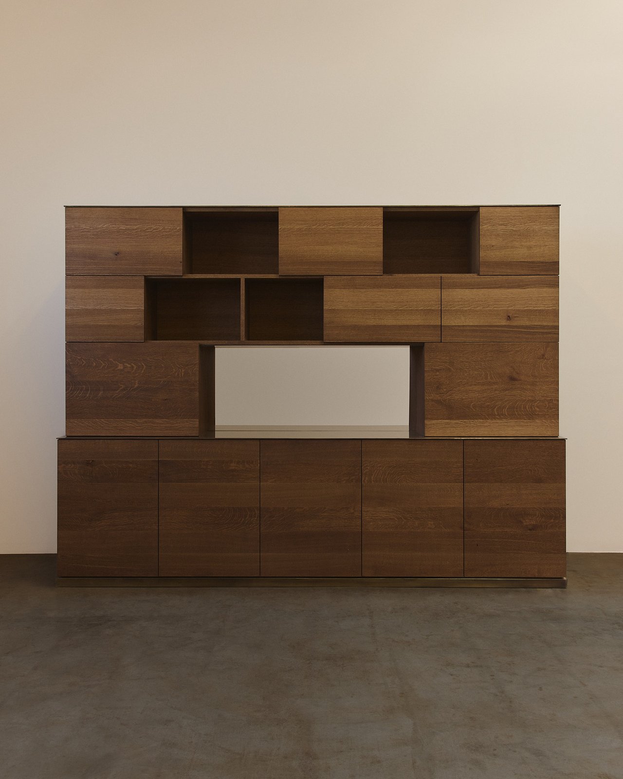 Storage hutch in Fumed White Oak