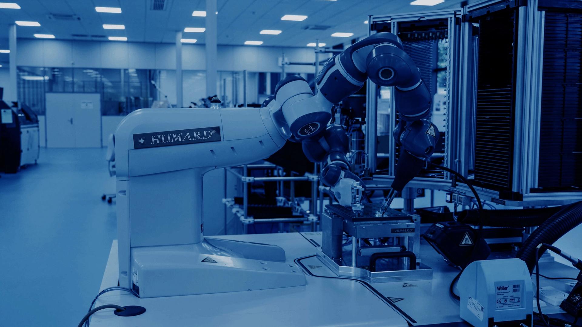 Lötroboter in einem Labor