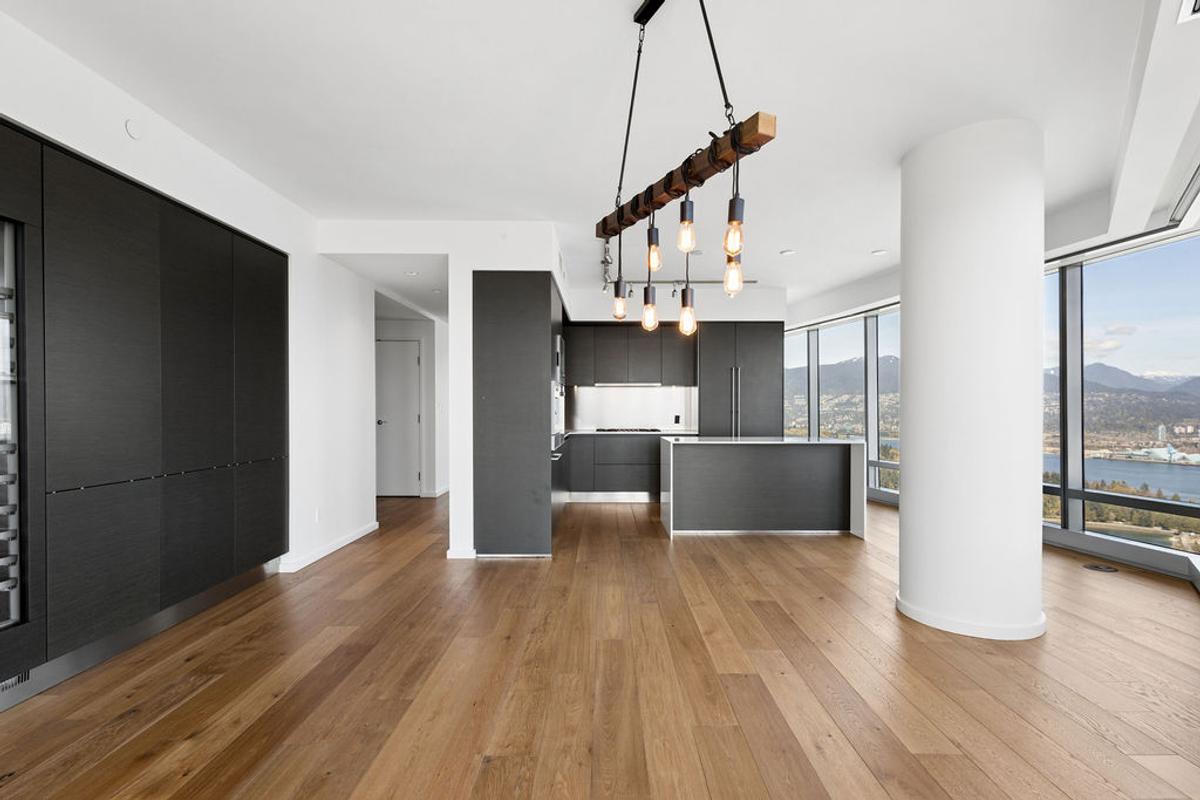 6105 - 1151 W. Georgia Street