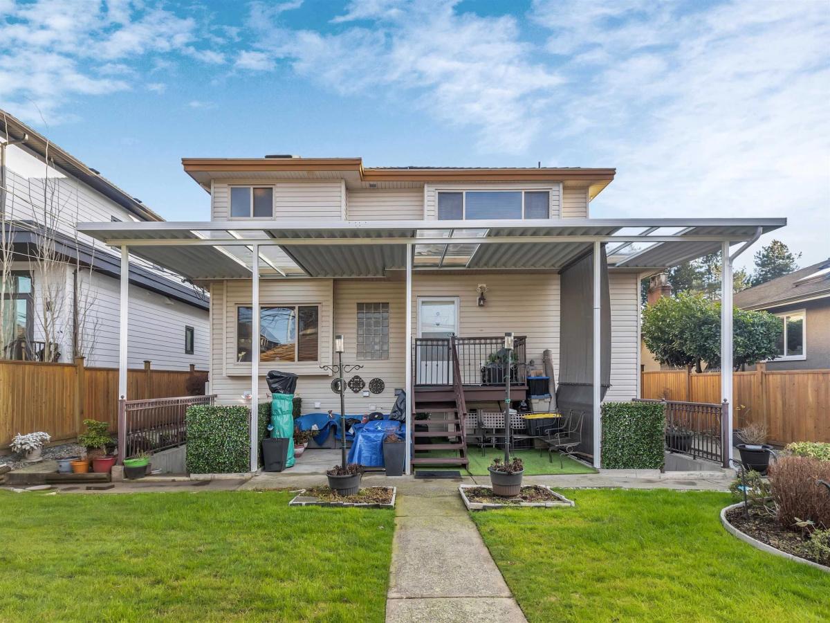 2325 W King Edward Avenue