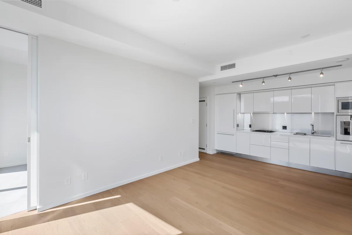 3708 - 1151 W. Georgia Street