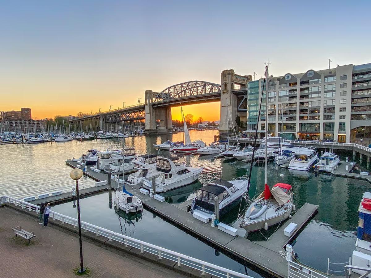 Villa #2 - 988 Beach Ave