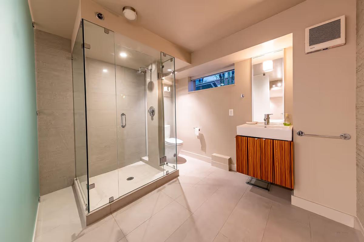 Villa #2 - 988 Beach Ave