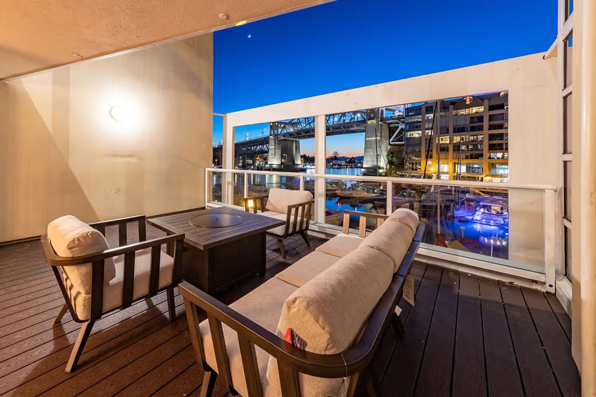 Villa #2 - 988 Beach Ave