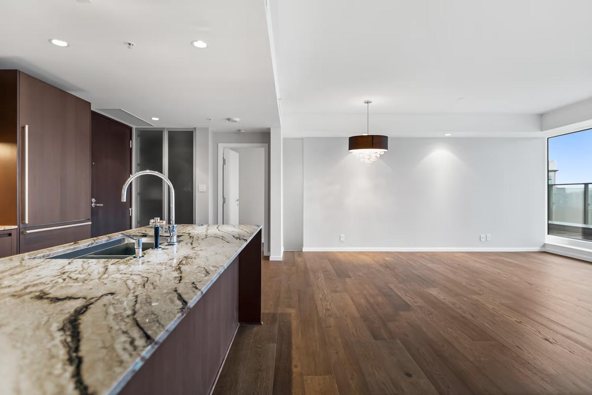 3204 - 1011 W. Cordova Street
