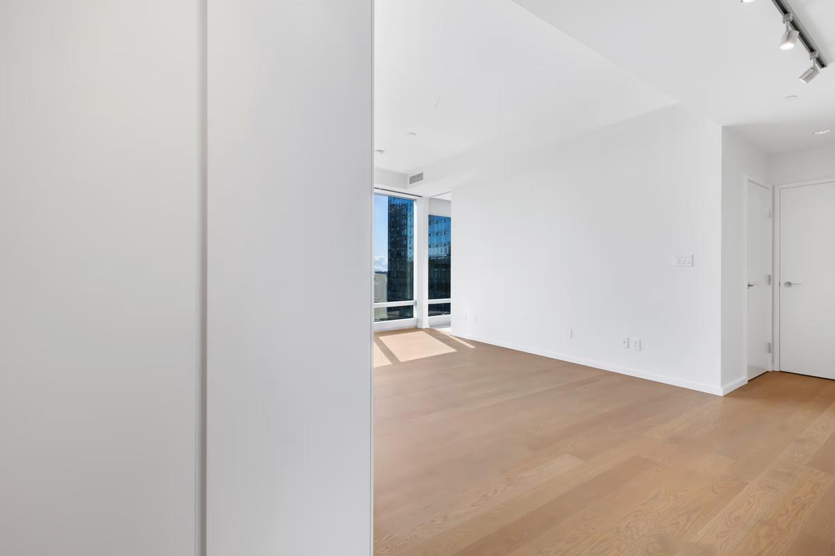 3708 - 1151 W. Georgia Street