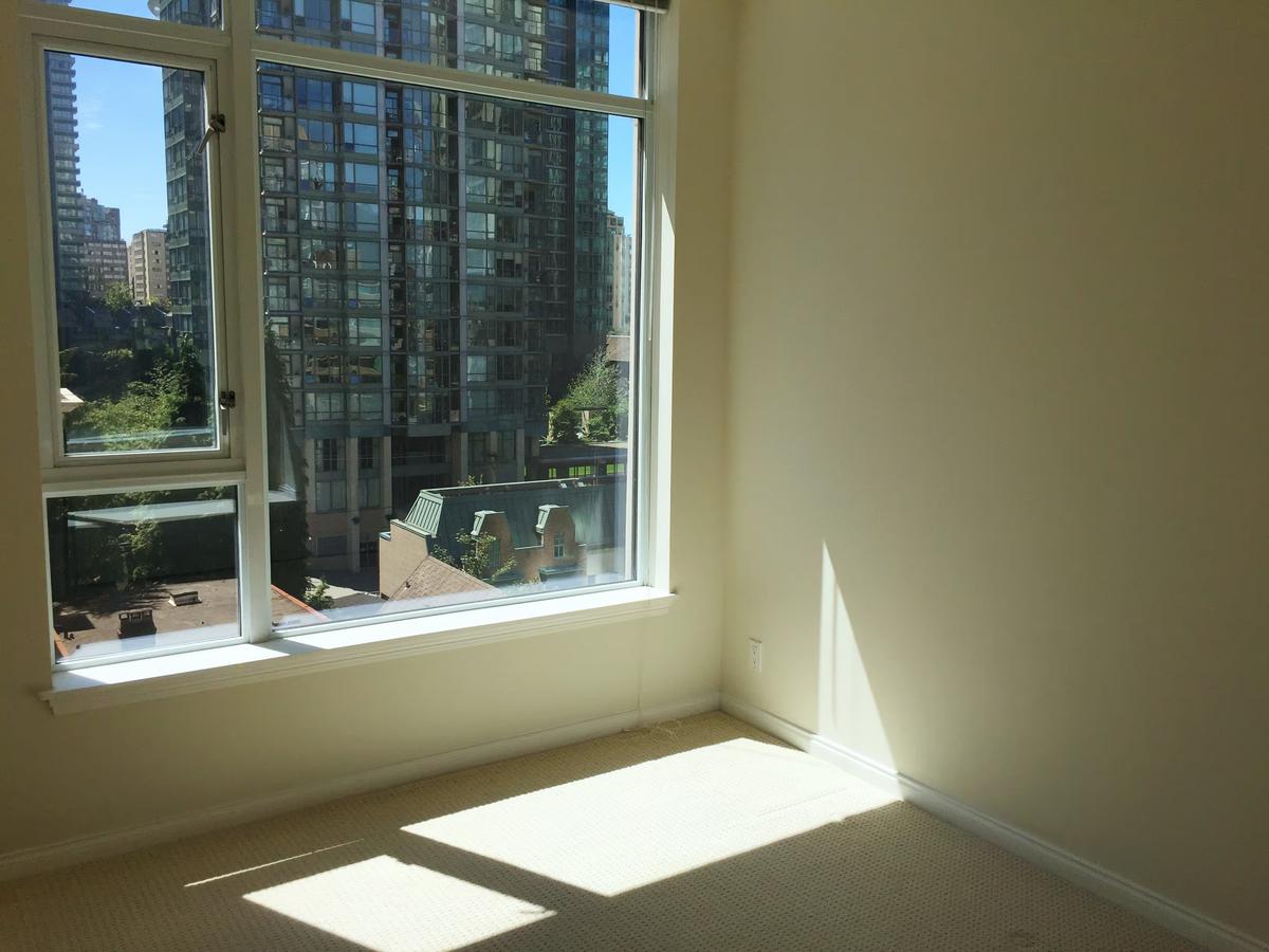802 - 1211 Melville Street