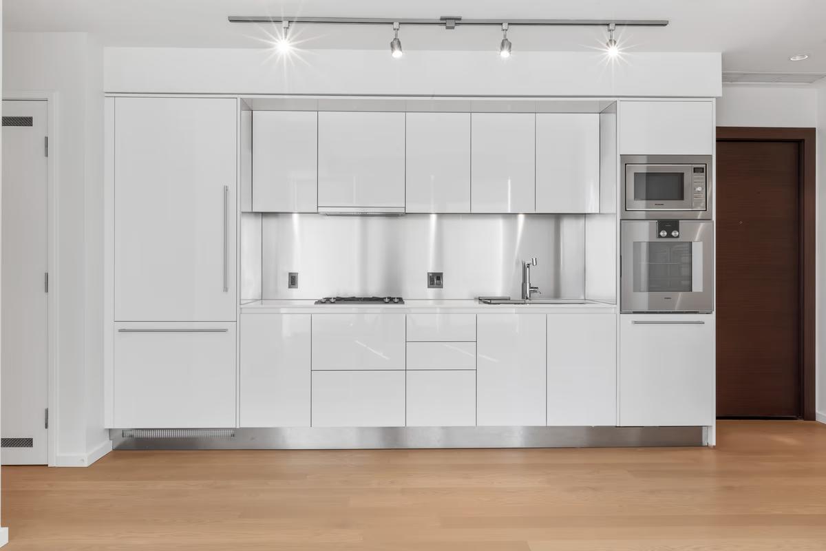 3708 - 1151 W. Georgia Street