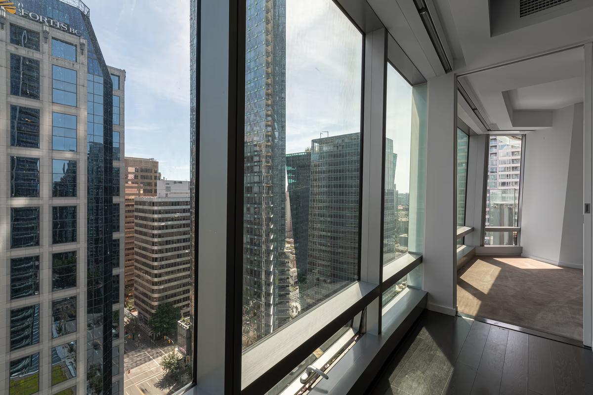 2601 - 1151 W. Georgia Street