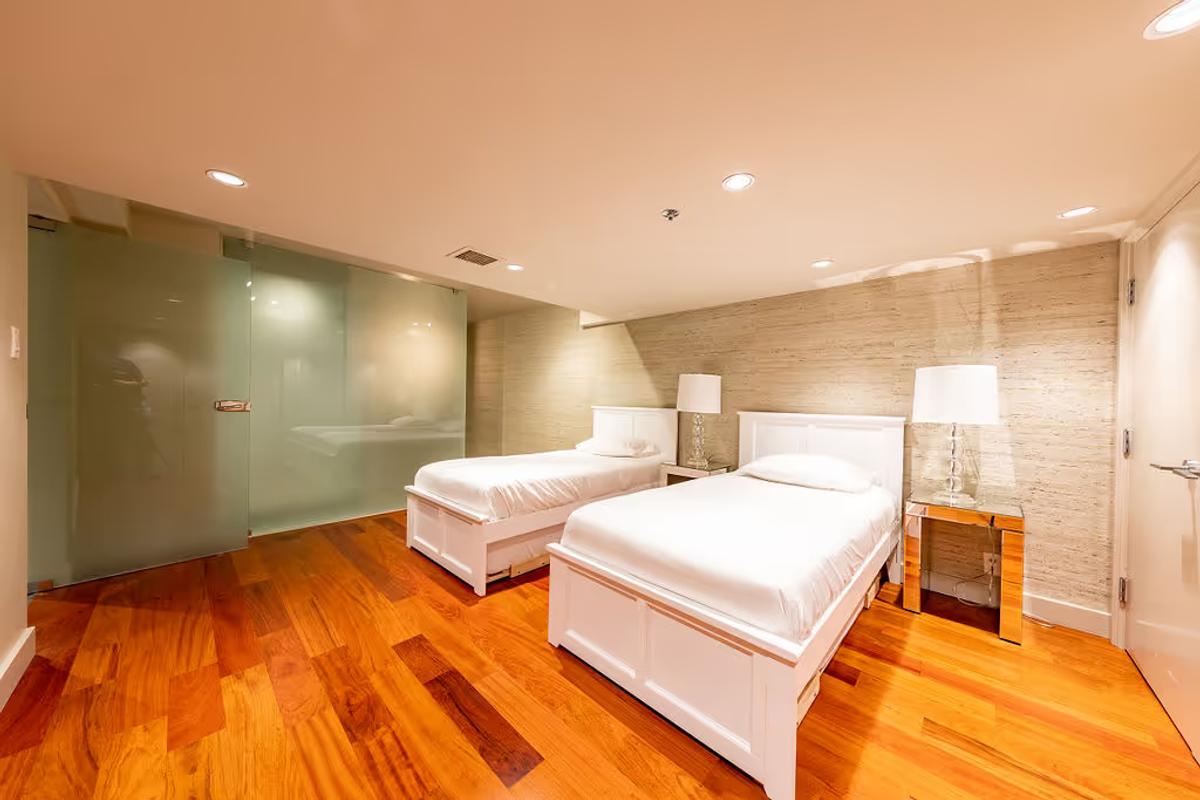 Villa #2 - 988 Beach Ave