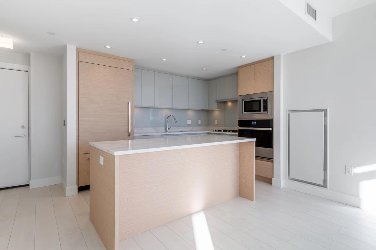 614 - 3538 Sawmill Crescent