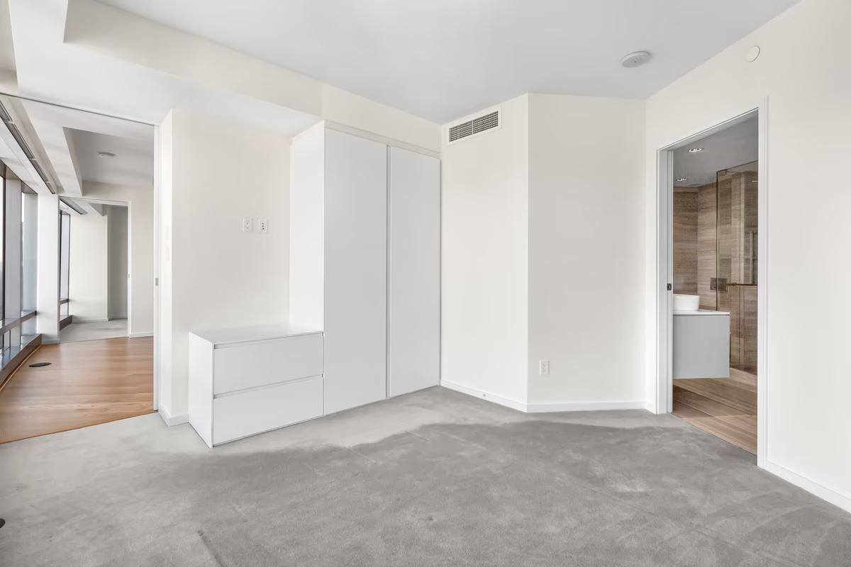 4305 - 1151 W. Georgia Street