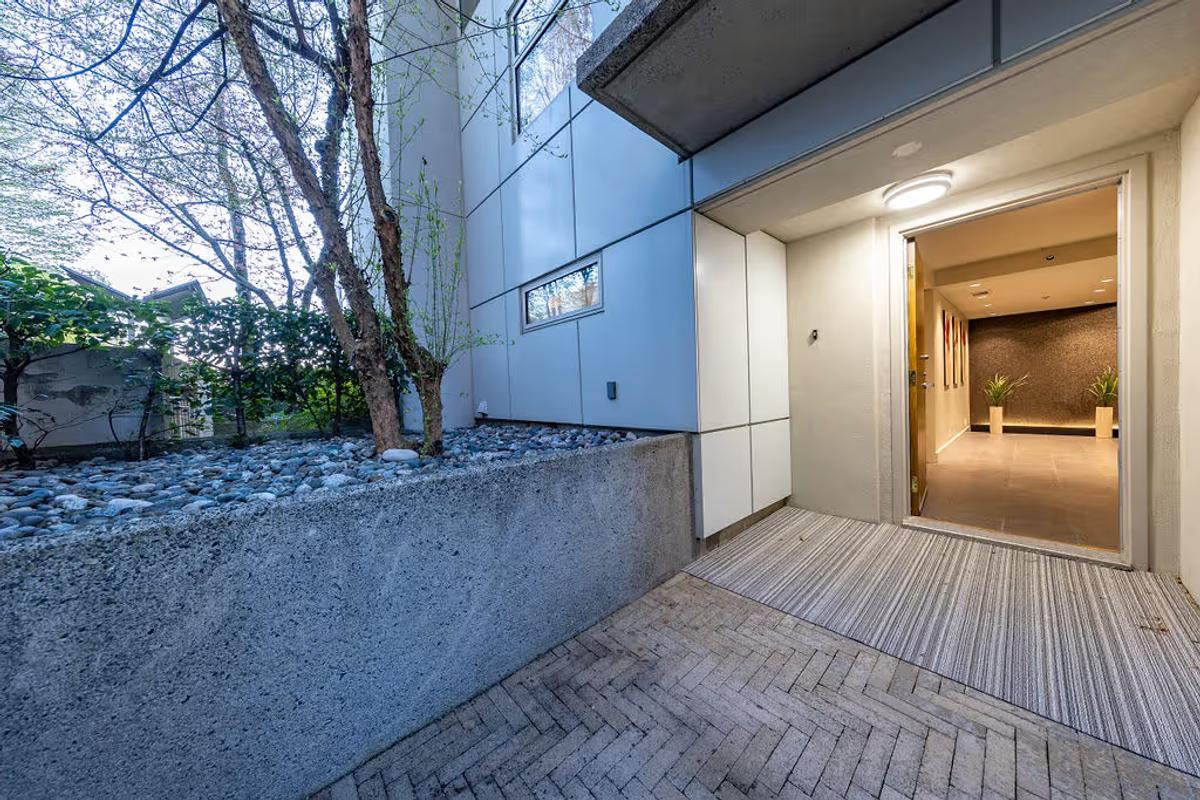 Villa #2 - 988 Beach Ave