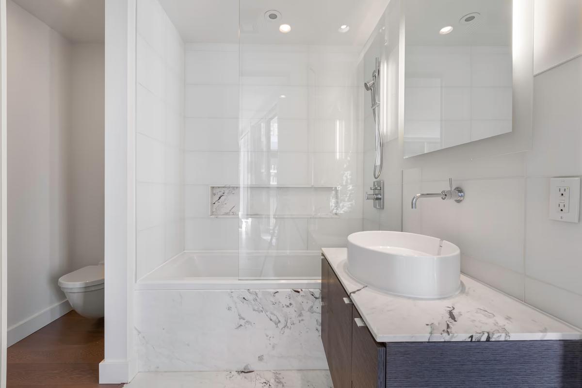 204 - 1499 W. Pender Street