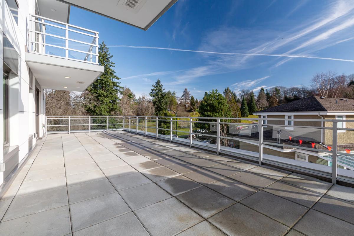 305 - 4908 Cambie Street