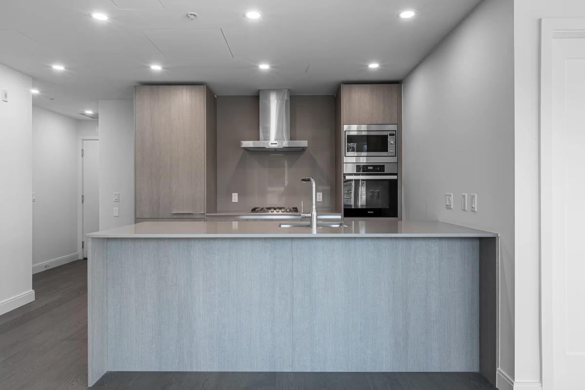 305 - 4908 Cambie Street