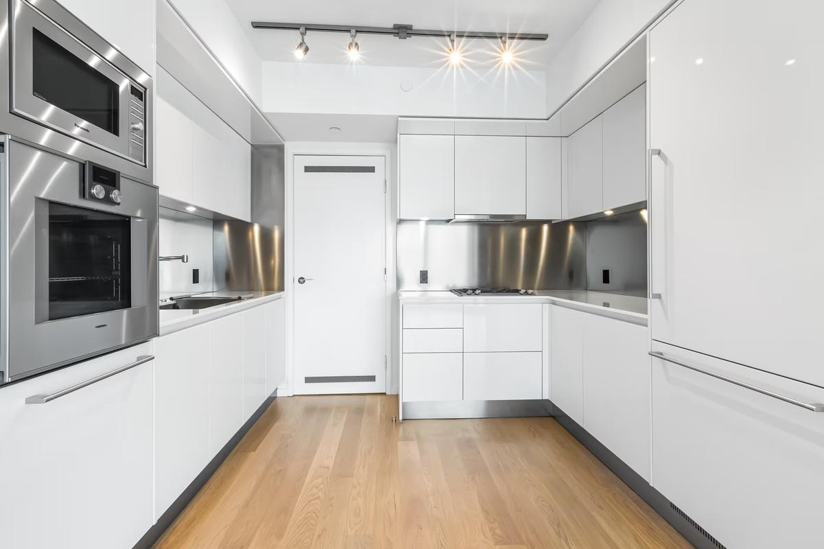 4305 - 1151 W. Georgia Street