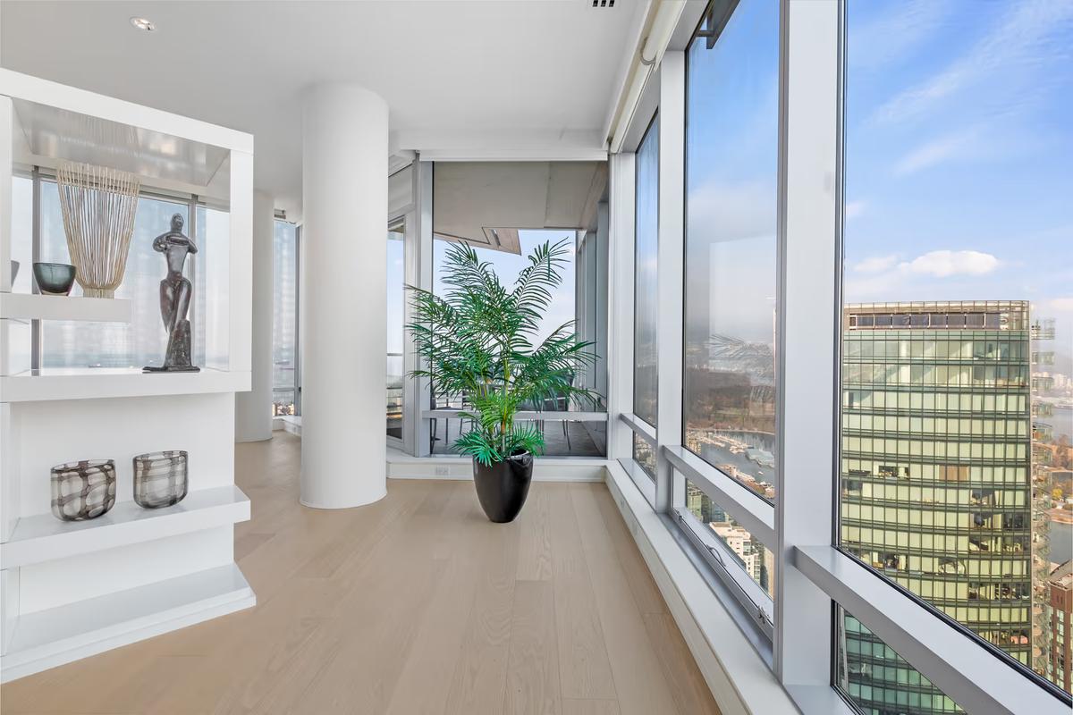 6002 - 1128 W. Georgia Street
