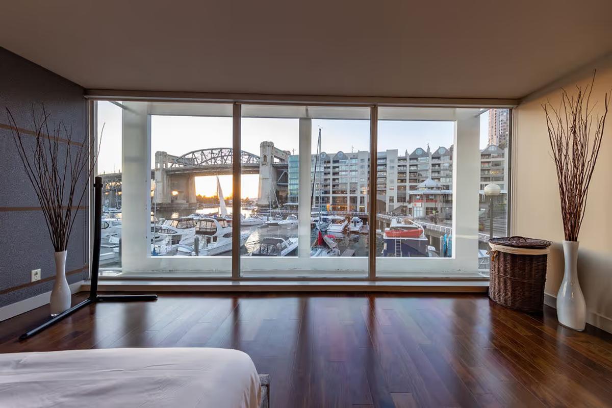 Villa #2 - 988 Beach Ave