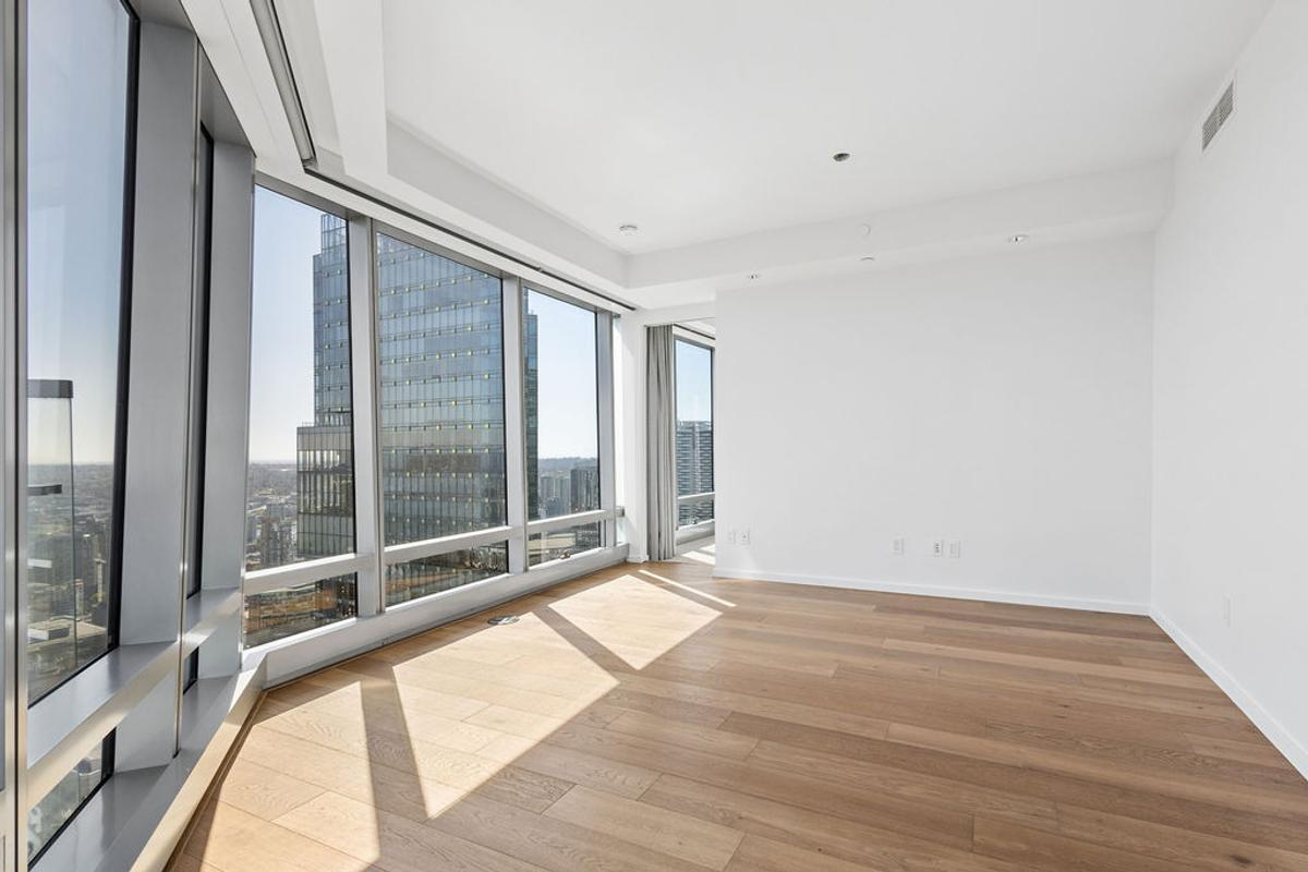 6105 - 1151 W. Georgia Street