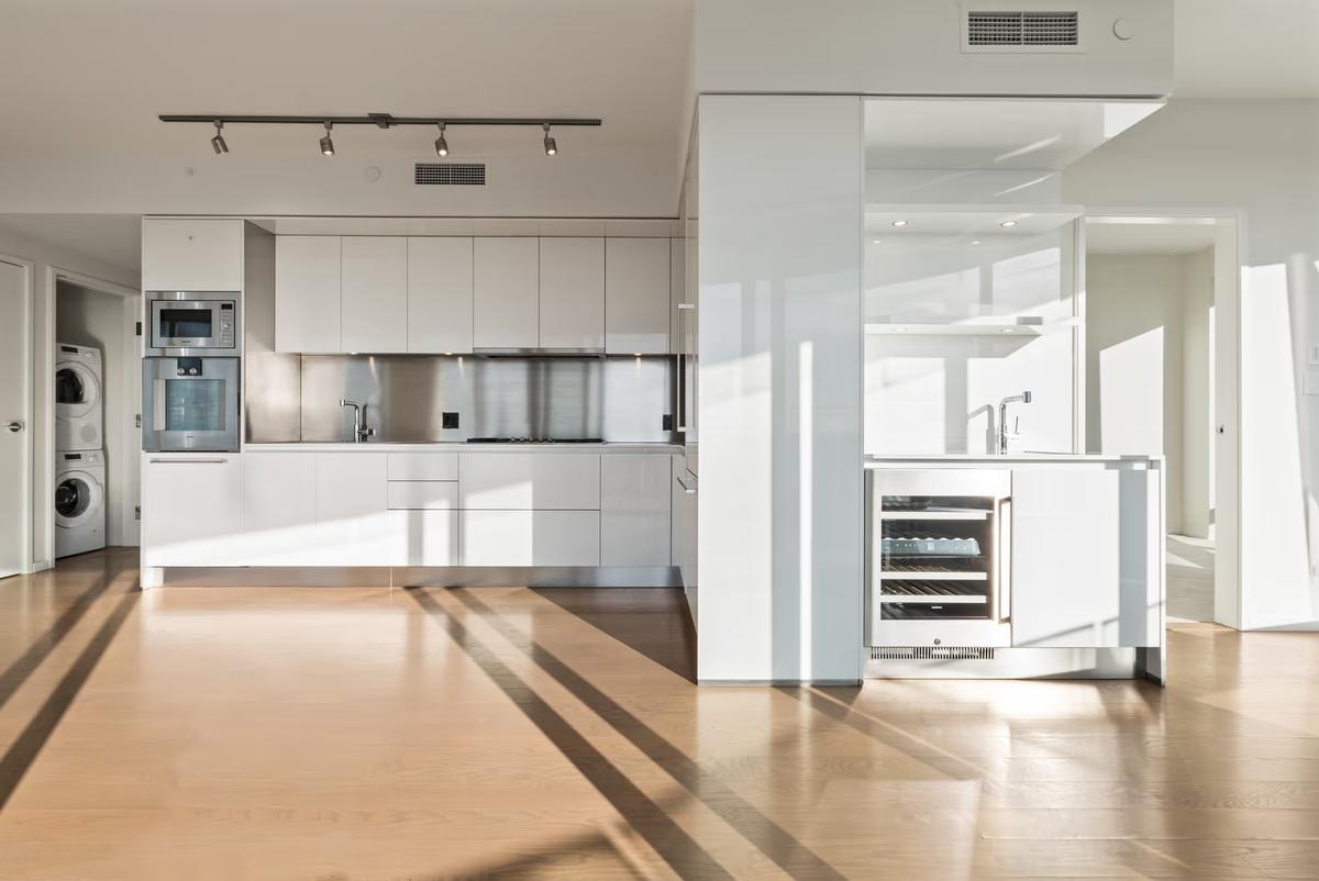 6102 - 1151 W. Georgia Street