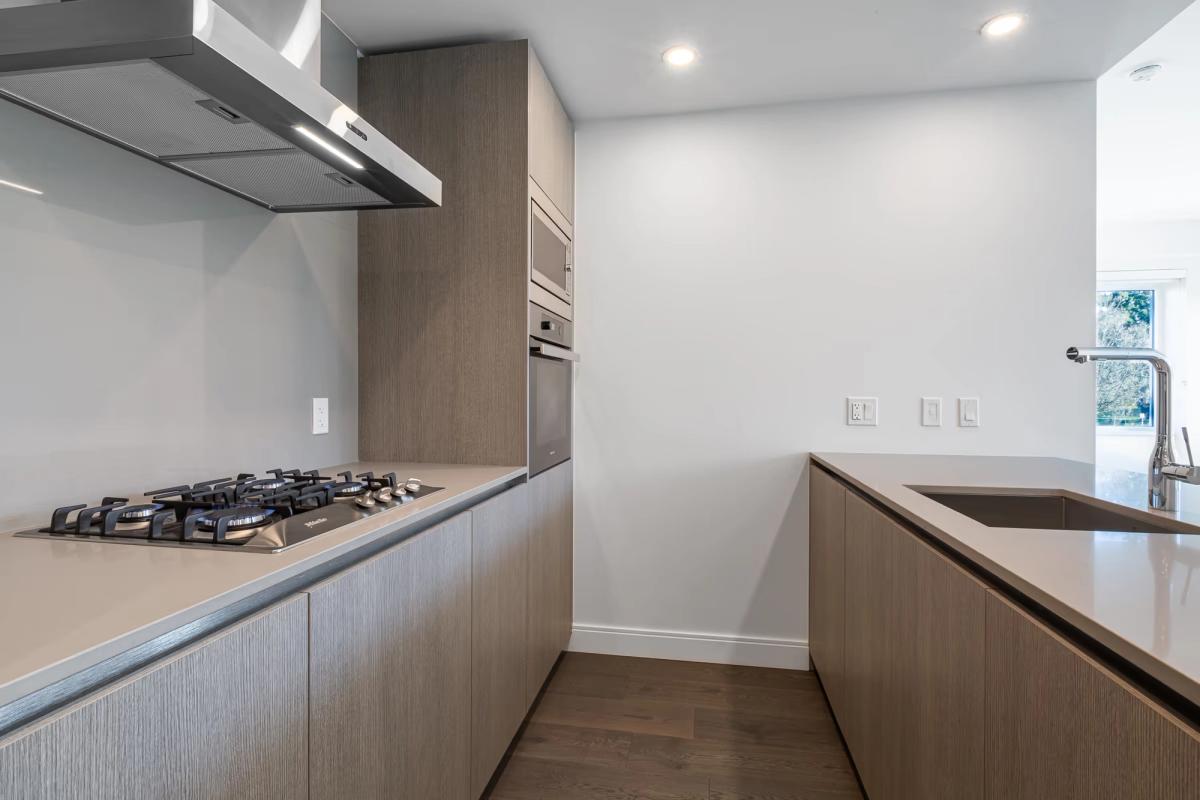 305 - 4908 Cambie Street