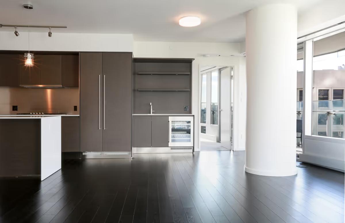 2605 - 1151 W. Georgia Street