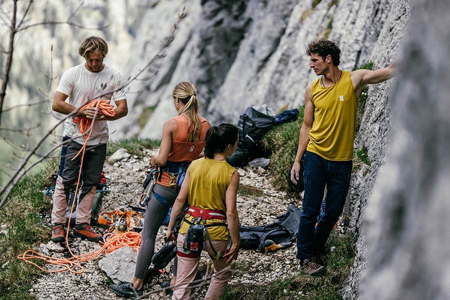 Imagen destacada de El equipo de escalada básico que necesitas