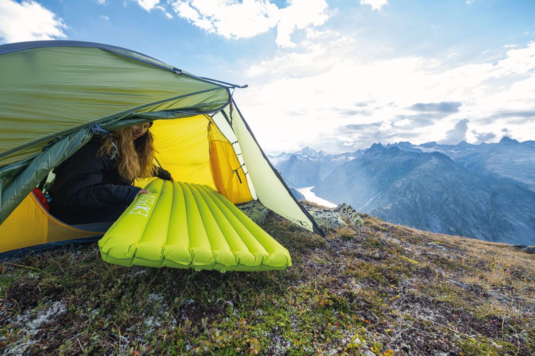 Imagen destacada de Cómo elegir tu colchoneta de montaña hinchable