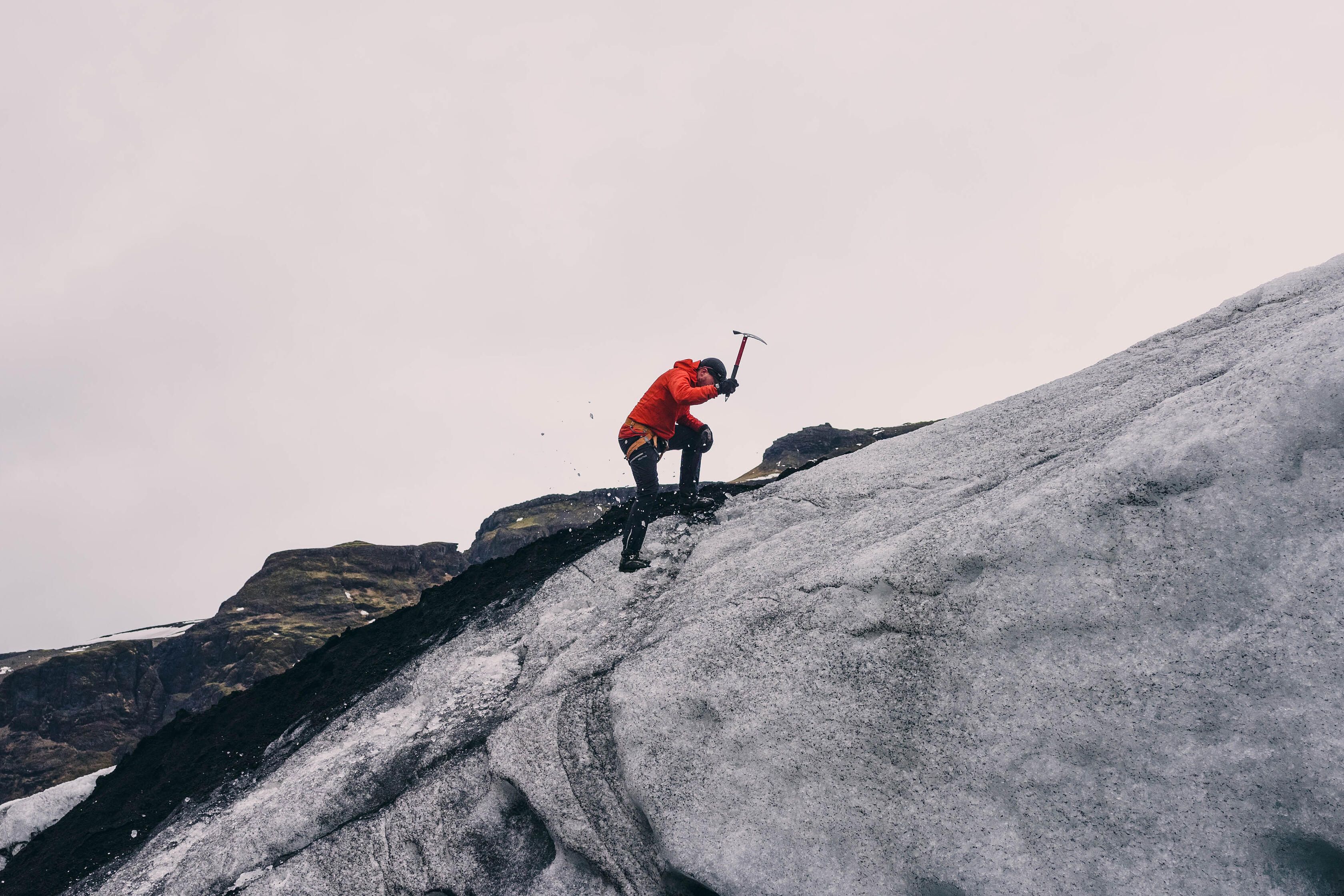 Imagen destacada de El equipo necesario para practicar alpinismo