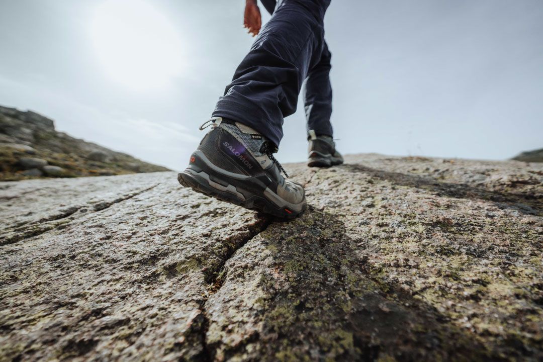 Imagen destacada de Cómo elegir entre Zapatillas y Botas de Trekking
