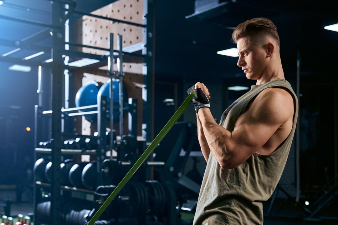 Imagen destacada de Los mejores ejercicios fitness de bíceps con barra o mancuernas