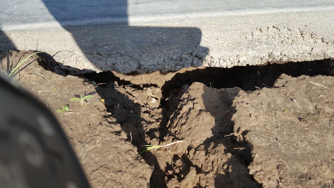 Drought - Soil settling under foundation due to lack of moisture