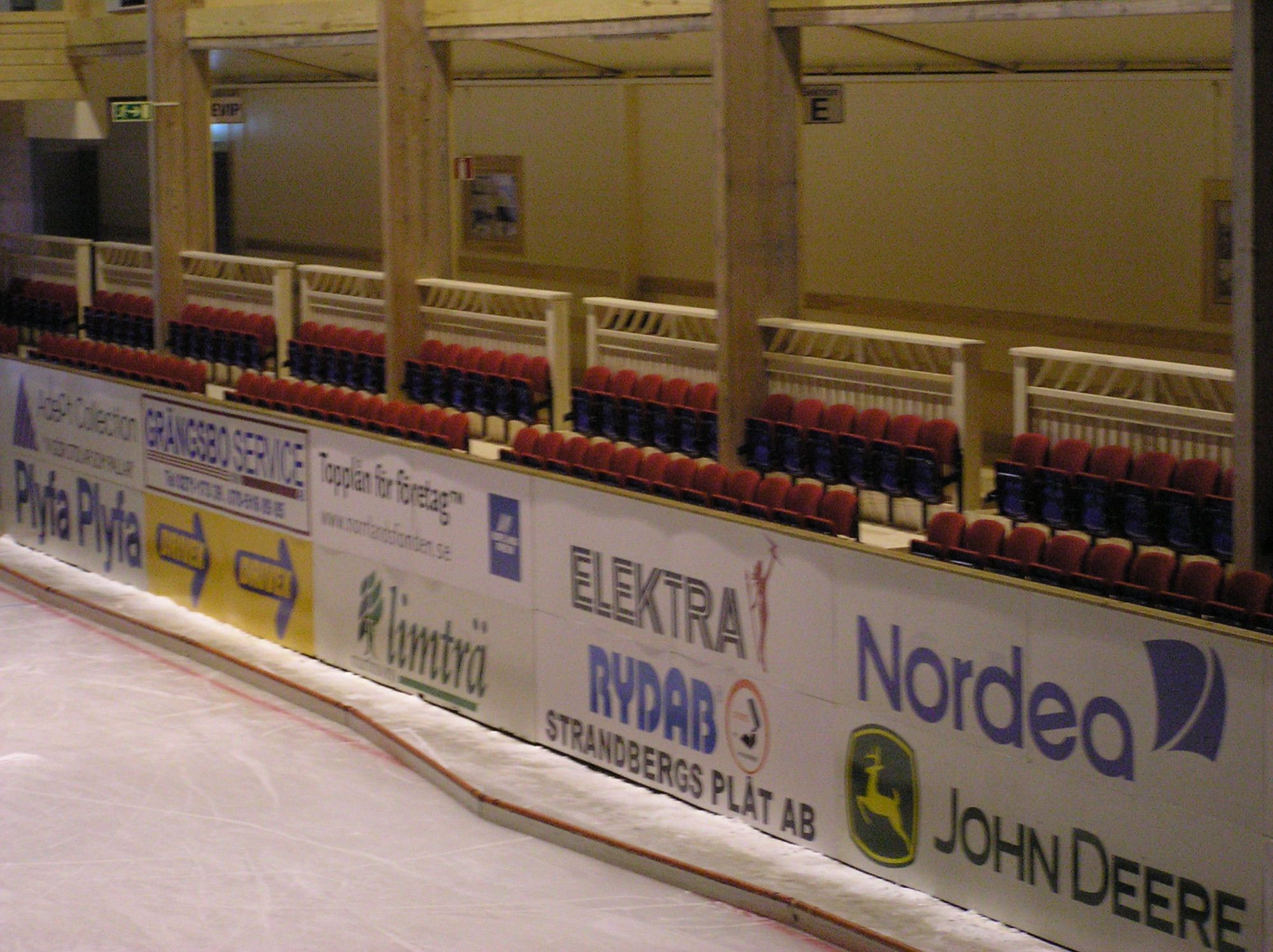 Inne i arenan, bild 20
