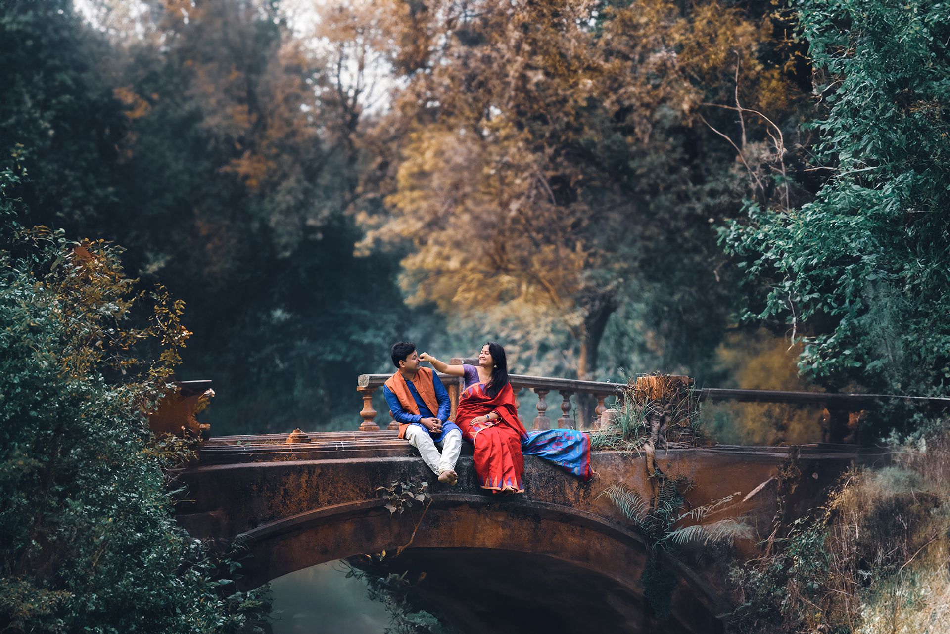 Bengali Couple Portrait on Heritage Bridge | Storytelling Pre Wedding Photography Kolkata