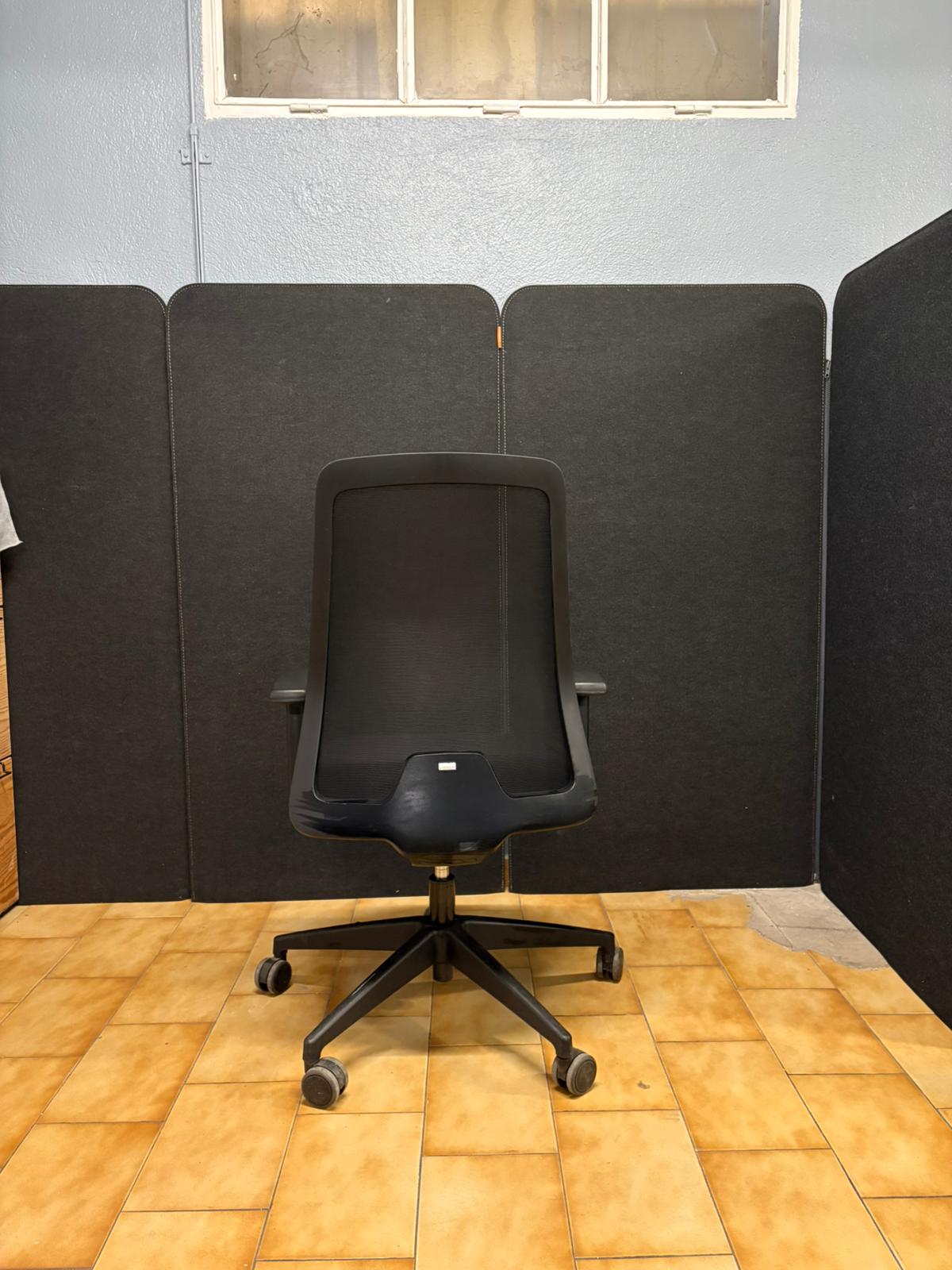 Fauteuil de bureau ergonomique noir – Dossier résille – Siège professionnel - vue 3