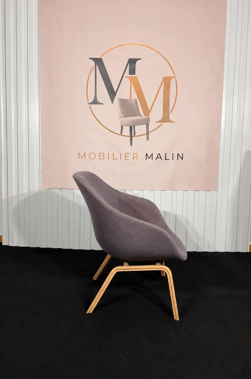 Fauteuil d’accueil scandinave en tissu avec pieds en bois - vue 2