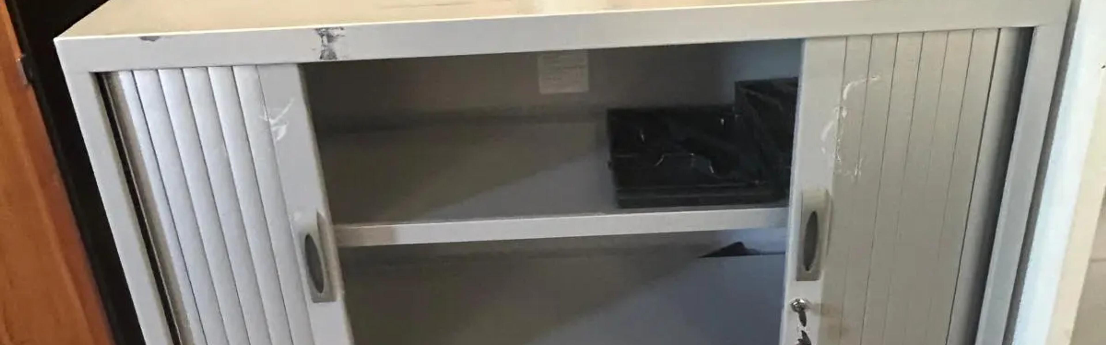Armoire métallique grise