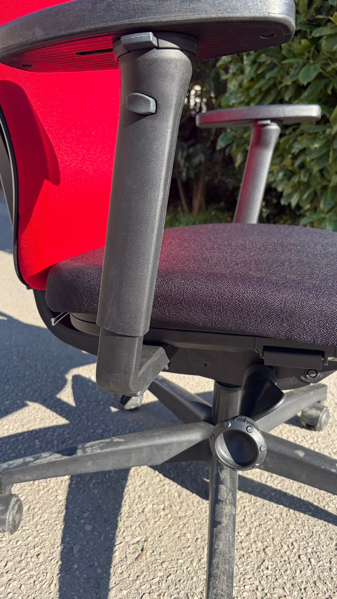 Fauteuil de bureau ergonomique Giroflex rouge