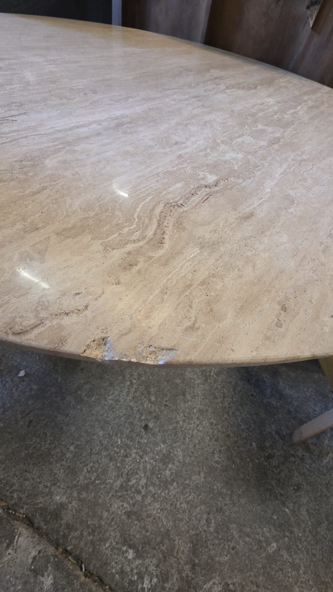 Table à manger ronde AIKIN travertin Ø130 cm – Bois de manguier - vue 5