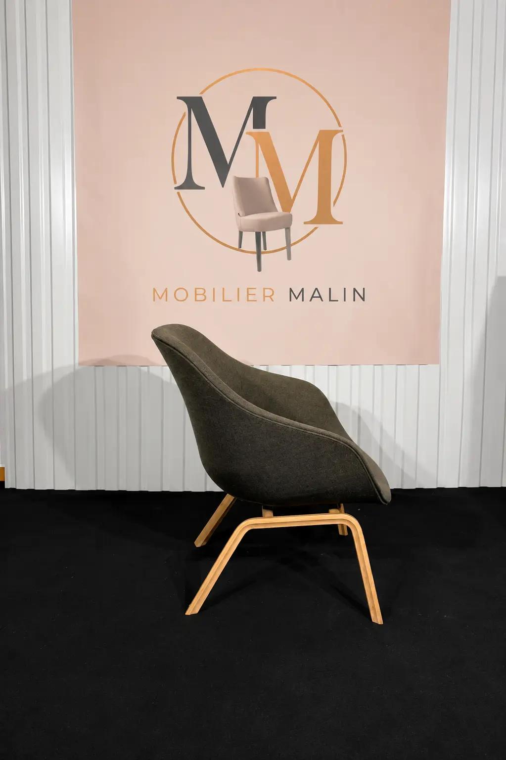 Fauteuil d’accueil scandinave en tissu avec pieds en bois - vue 5