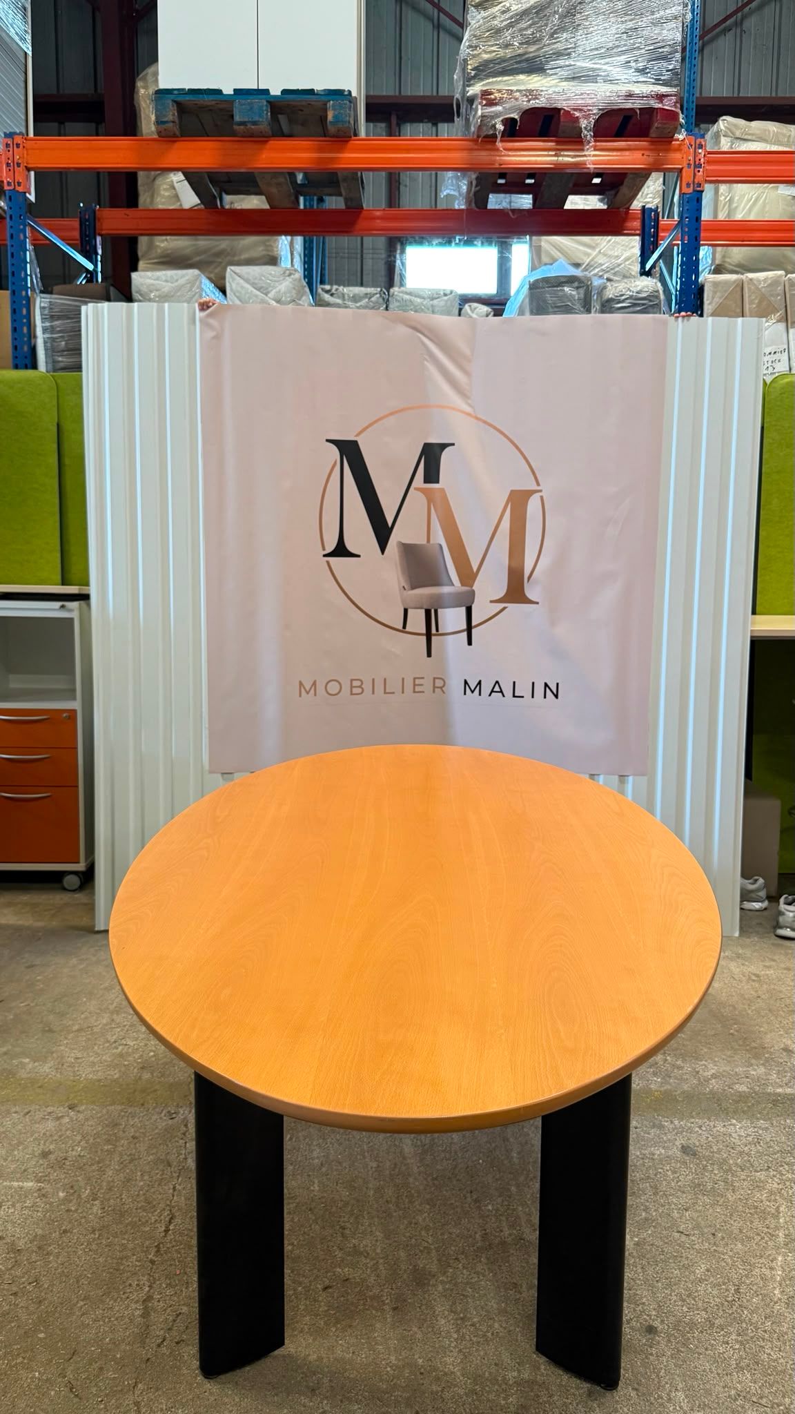 Table de réunion ovale 200 × 110 cm – 8 à 10 personnes